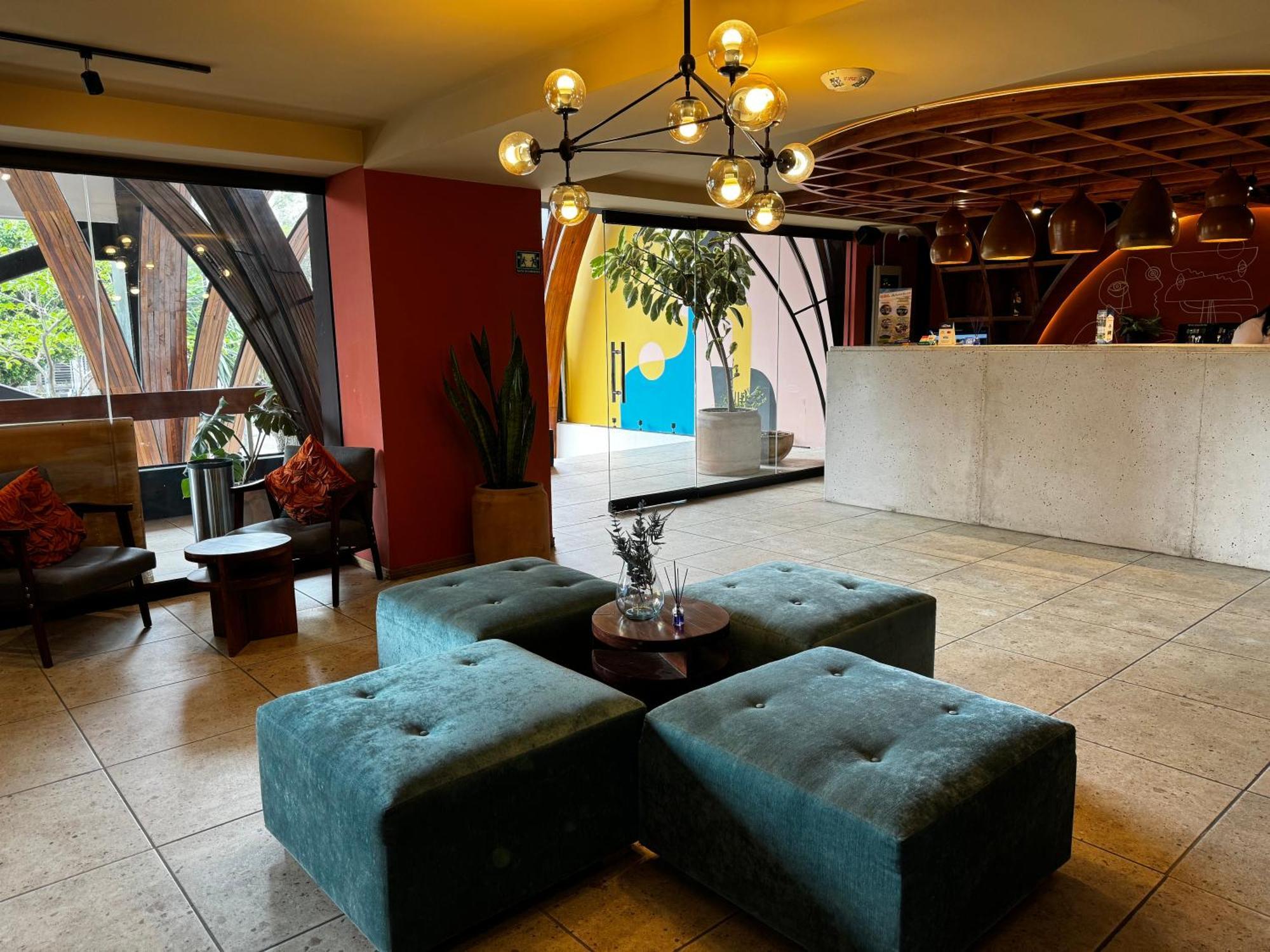 Hotel Ola Chapultepec Гвадалахара Экстерьер фото